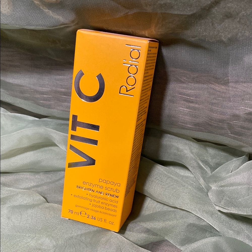 Rodial Vit C Papaya Enzyme Scrub